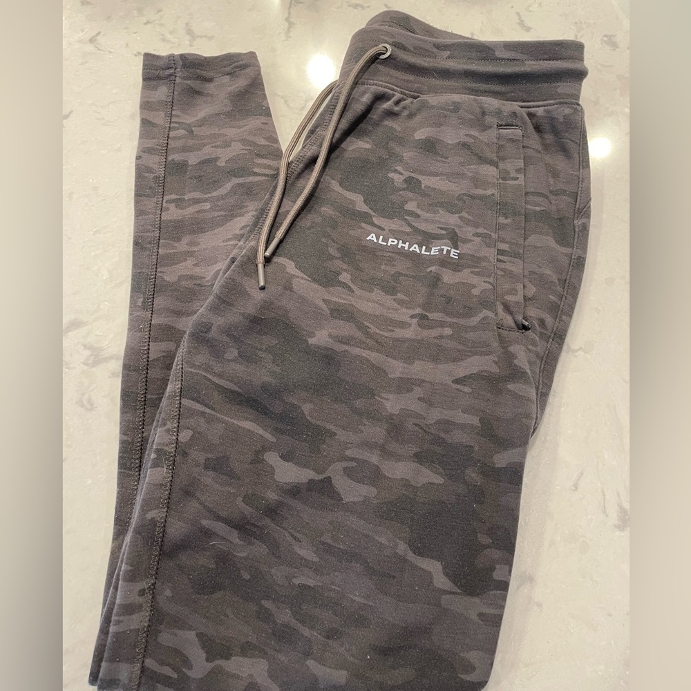 Alphalete woman’s joggers